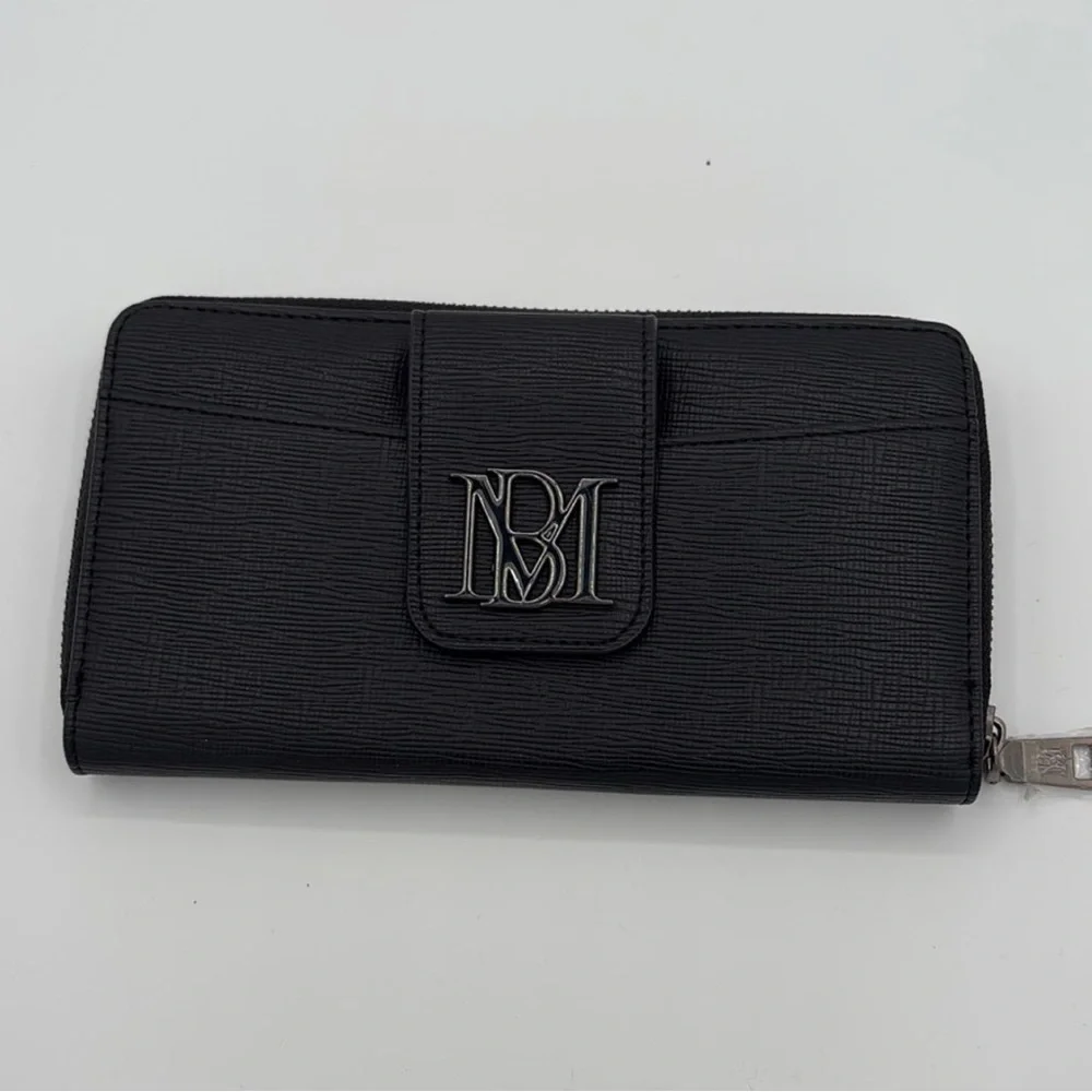 Badgley Mischka Black Textured Zip Wallet Snap Compartment BM Logo NWT 🖤✨